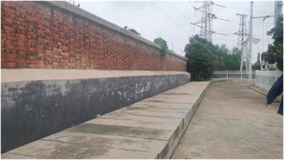 Analysis of the structural response and strengthening performance of prefabricated substation walls under flood loads